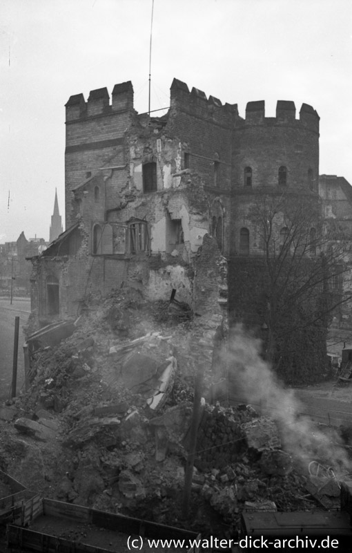 Kriegszerstörungen am Kölner Hahnentor