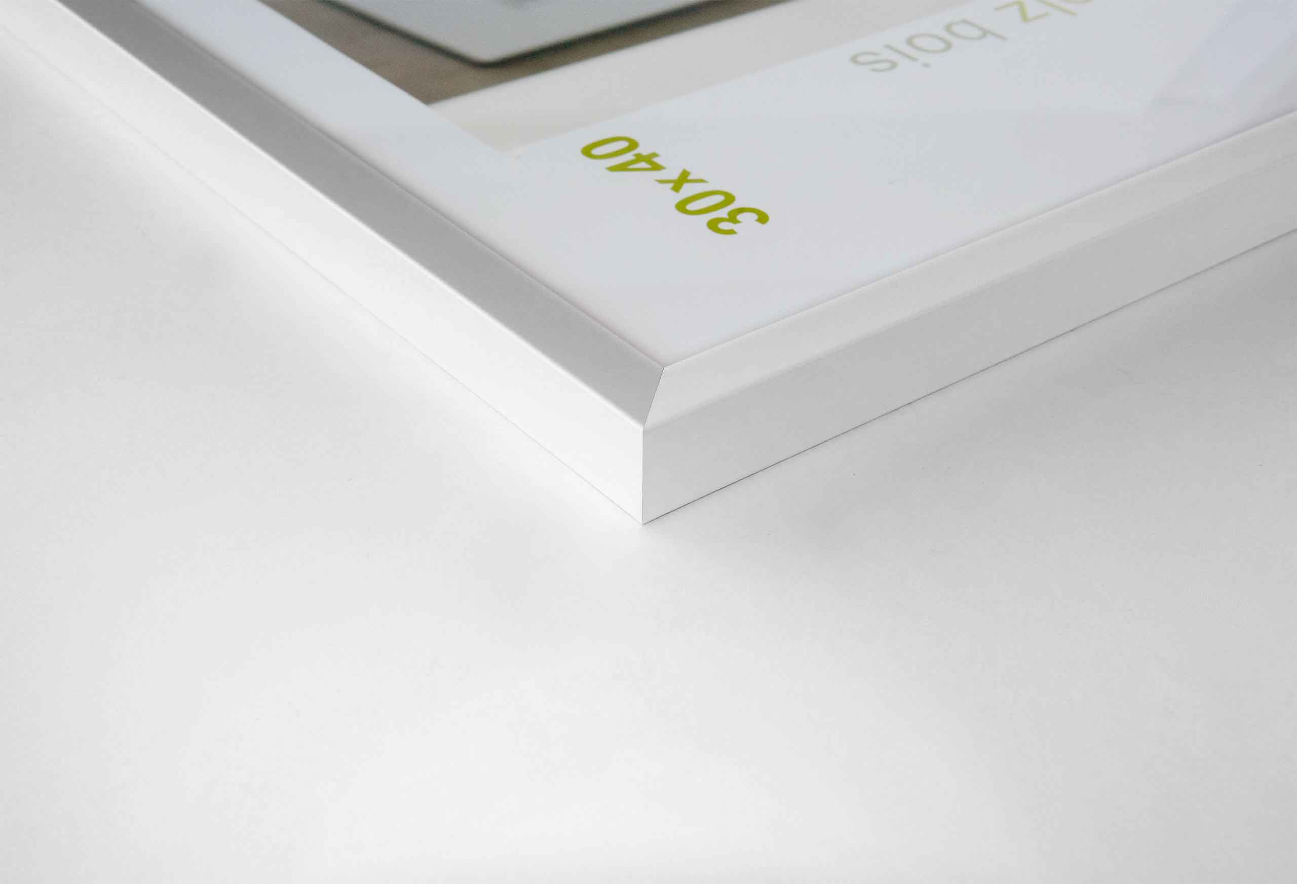 essential_corner_white_low