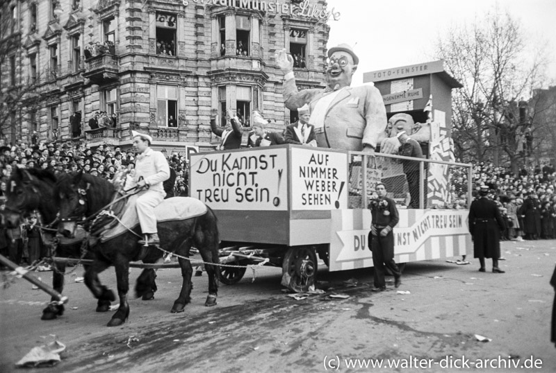 Motivwagen im Kölner Rosenmontagszug 1951