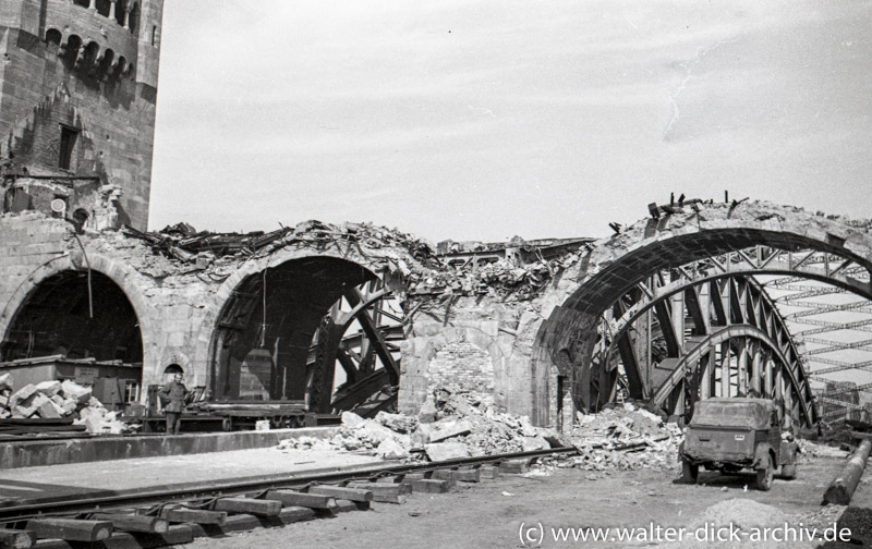 Westportal der Hohenzollernbrücke