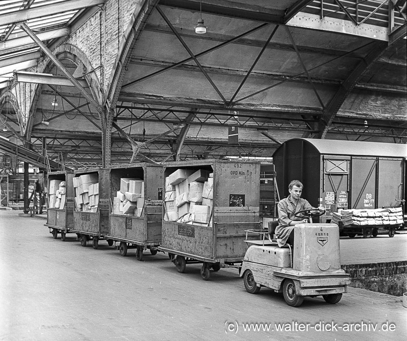 Pakettransport in Normbehältern 1958