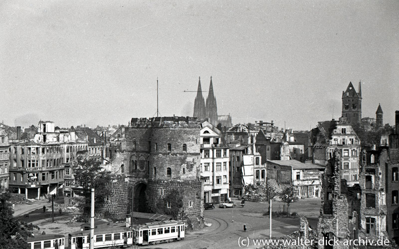 Blick vom alten Kölner Opernhaus  zum Hahnentor 1946