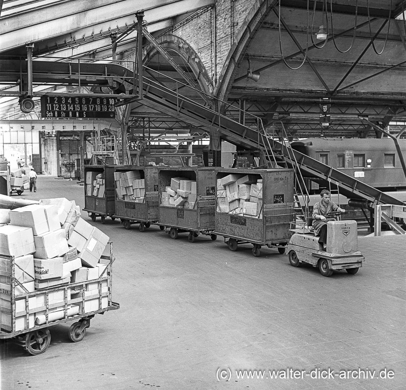 Pakettransport in Normbehältern 1958