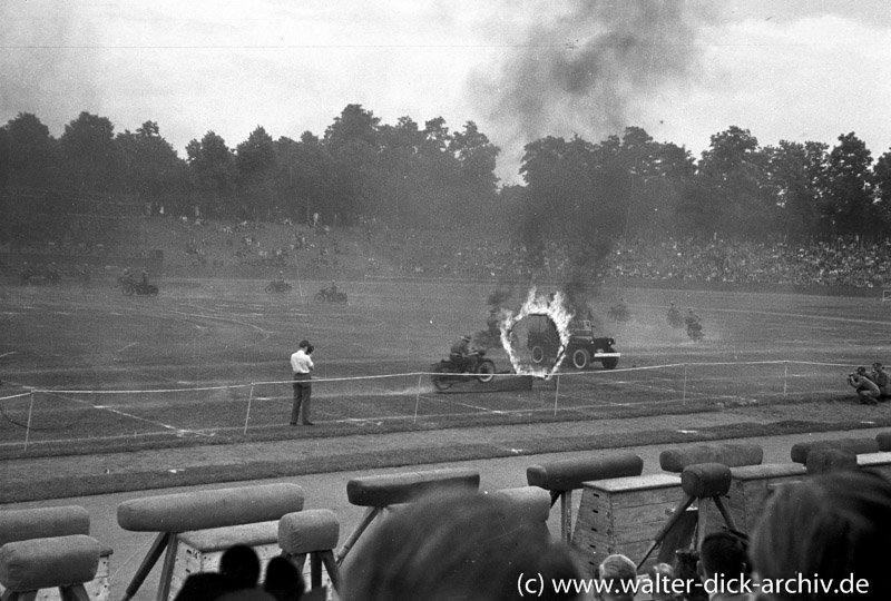 Motorradartistik im Stadion