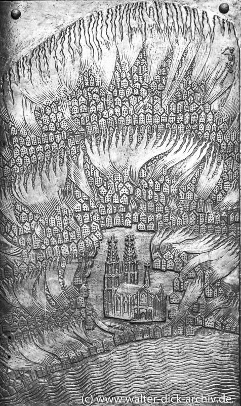 WDA847-014 Bronzerelief "Die brennende Stadt" 1954