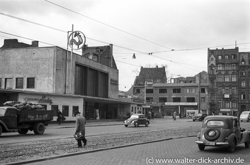 Vor den Hahnentorlichtspielen 1950