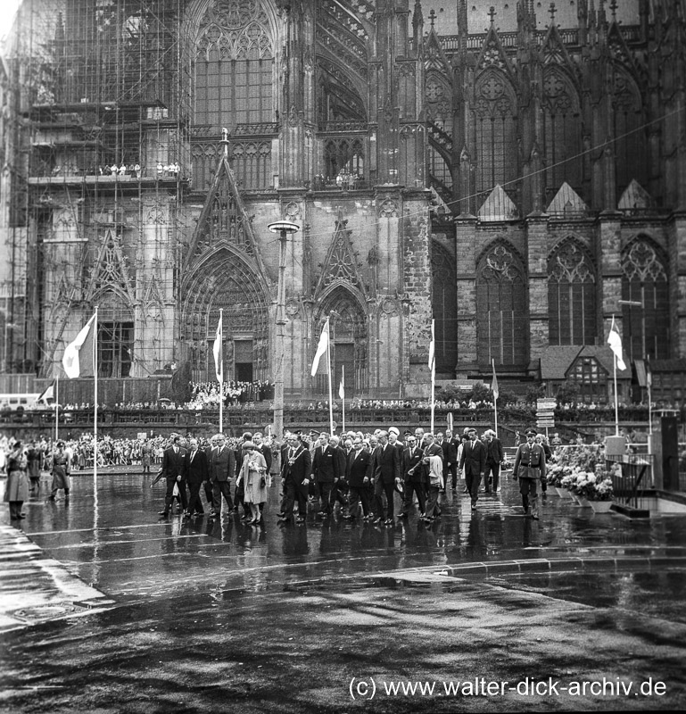 Die Queen auf dem Weg vom Dom zum Hauptbahnhof - Königin Elisabeth II. 1965