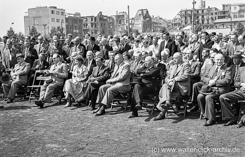 Eröffnung des Busbahnhofs 1952