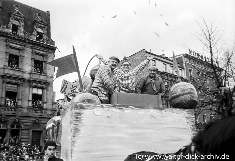 Festwagen im Rosenmontagszug 1951