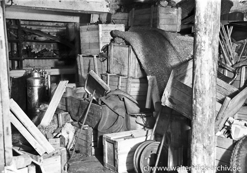 Entdeckung eines Schwarzmarktlagers 1948