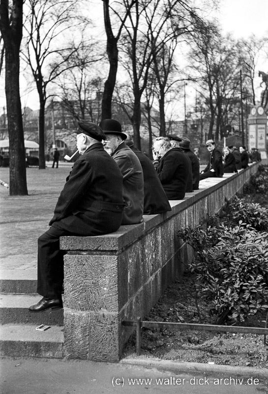 Die Weisen auf dem Mäuerchen 1938