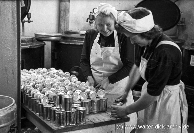 Konserven von Hand öffnen 1947
