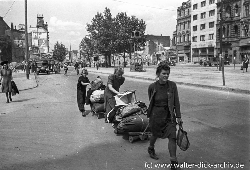 Heimkehrende Frauen Köln 1946