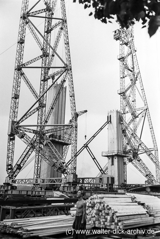 Bau der Mülheimer Brücke 1949
