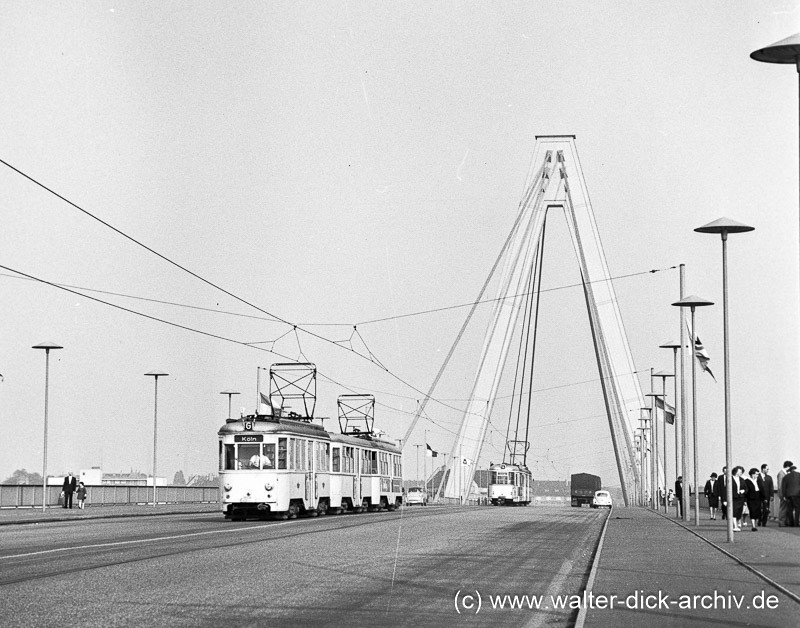 Straßenbahnen auf der Severinsbrücke 1960