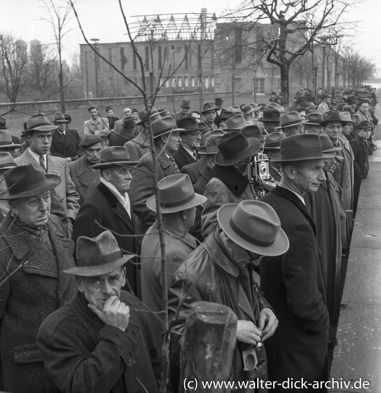 Wiederaufbau der Hohenzollernbrücke 1952