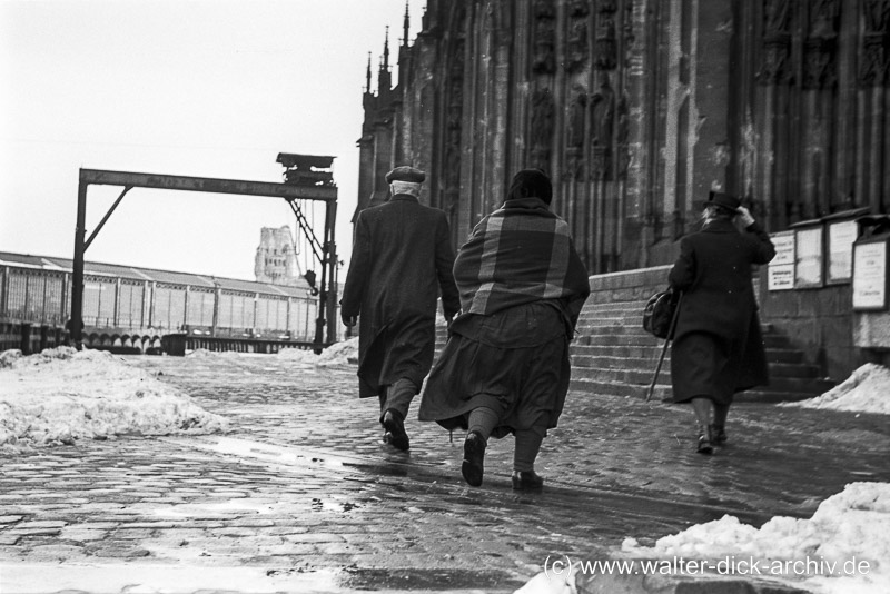 Am Dom "zieht" es immer 1954