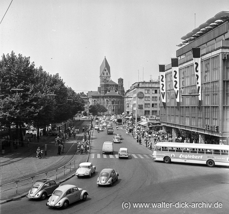 An der Ostseite des Neumarkt 1959