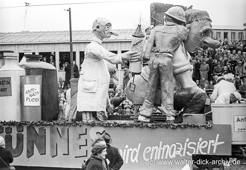 Im Rosenmontagszug 1950