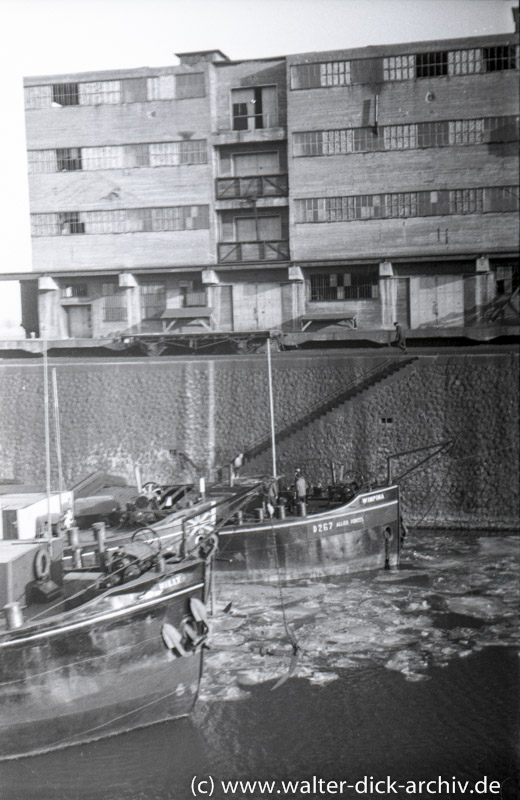 Eisgang im Rheinauhafen 1946