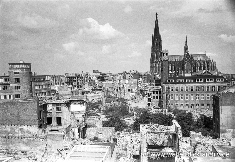 Blick vom Dach des Stadthauses 1949