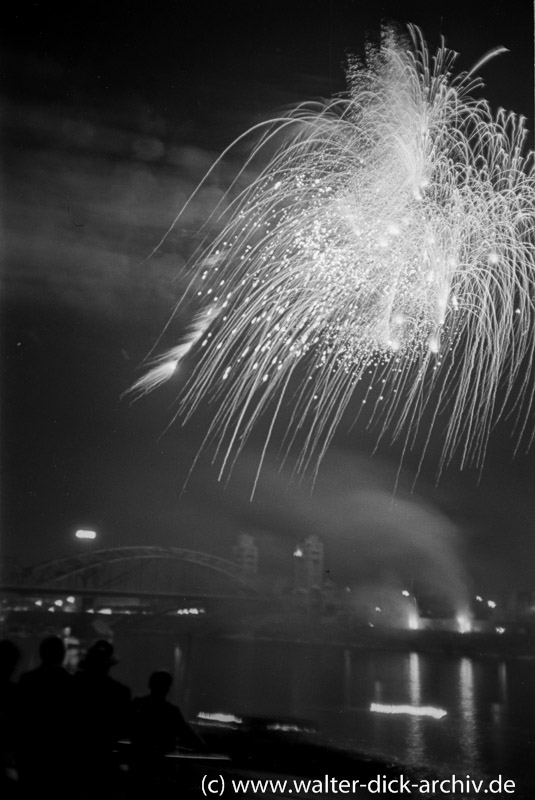 Feuerwerk zur 1900 Jahr Feier