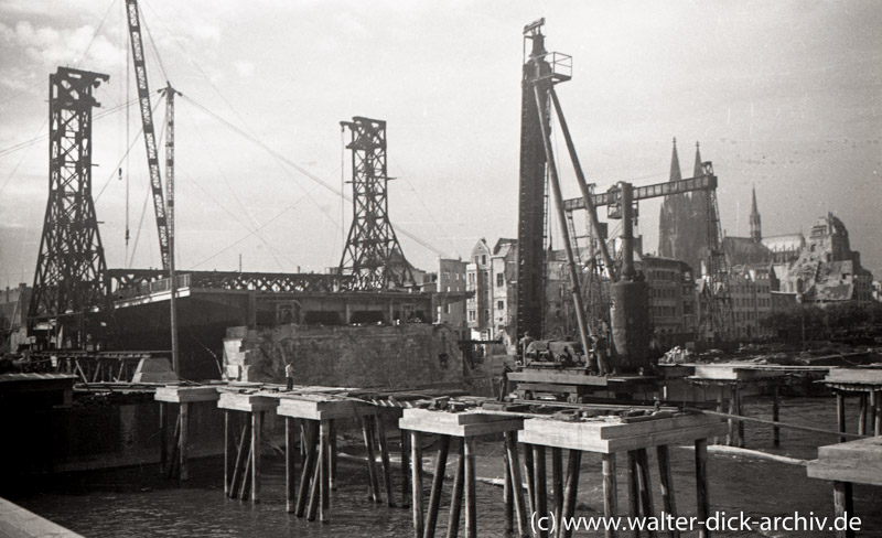 Dampframme beim Bau der Deutzer Brücke