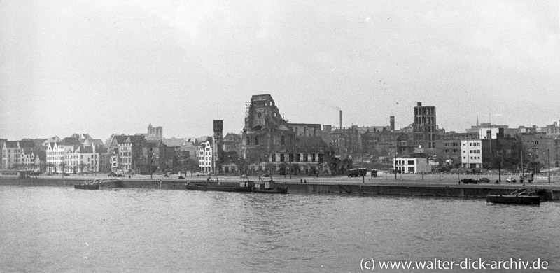 Zerstörtes Stadtpanorama-1951