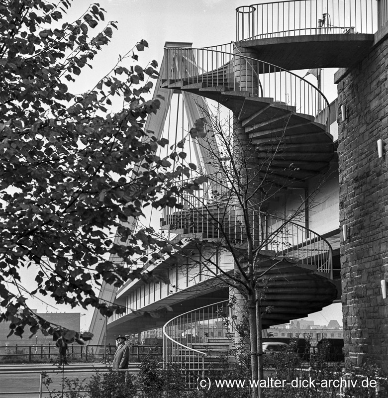 Treppenaufgang zur Severinsbrücke 1960