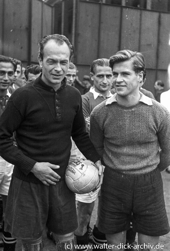 Fußballspiel beim Jubiläum des Kölner Stadions