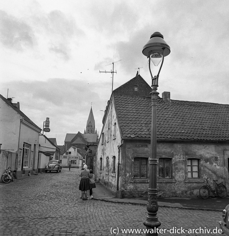 Straßenszene in Köln Niehl 1952