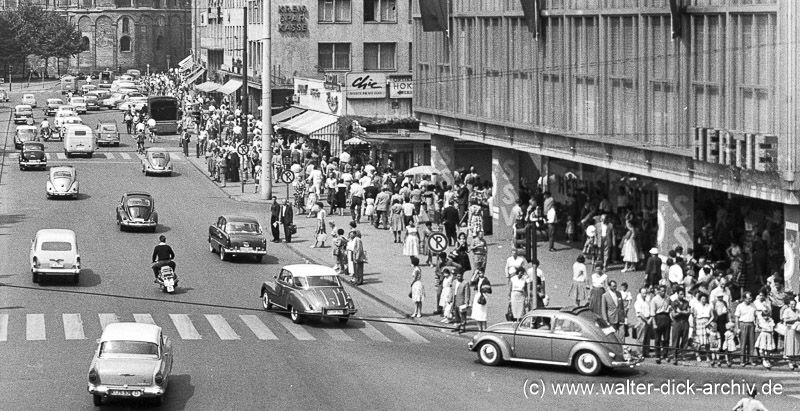 An der Ostseite des Neumarkt 1959