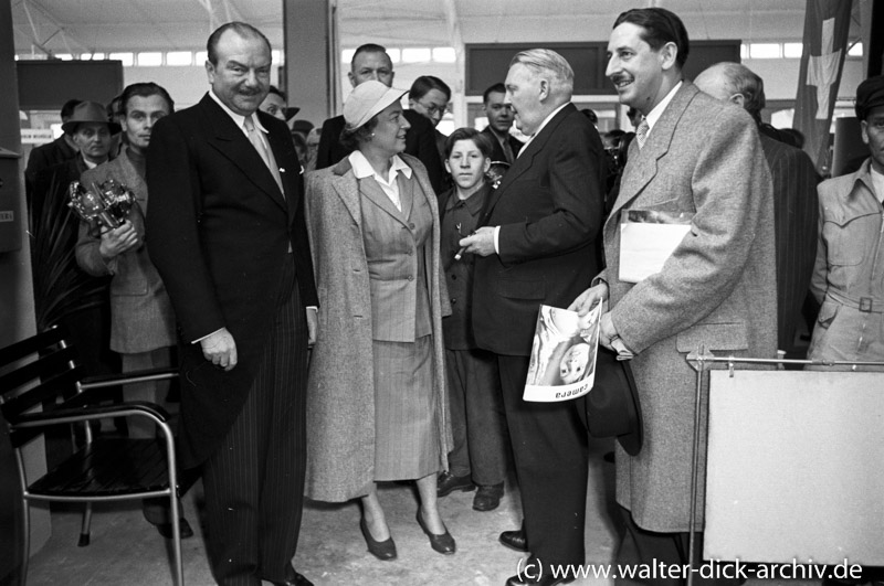 Ludwig Erhard auf der Photokina 1951