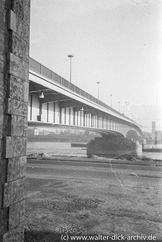 Der kühne Schwung-Deutzer Brücke 1949
