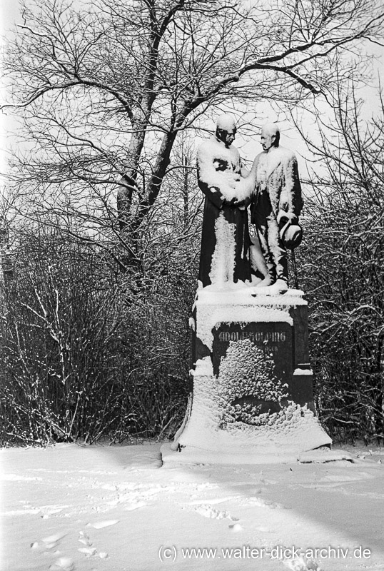 Köln im Schnee-Kolpingdenkmal 1950