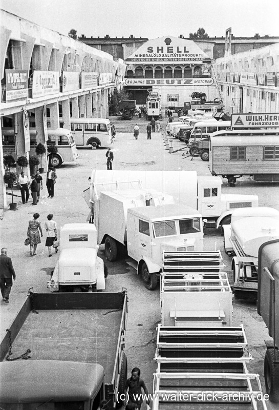 Verkehrsschau in der Messe 1947