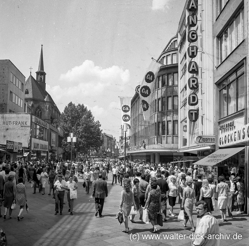 Sommerlicher Einkaufstrubel auf der Schildergasse 1968