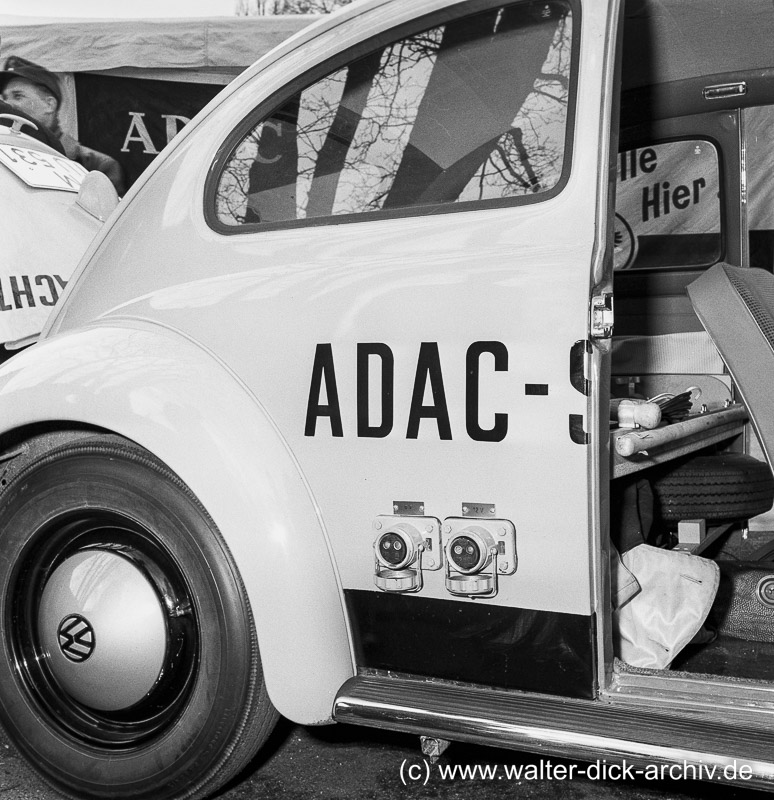 VW-Käfer der ADAC Straßenwacht 1956
