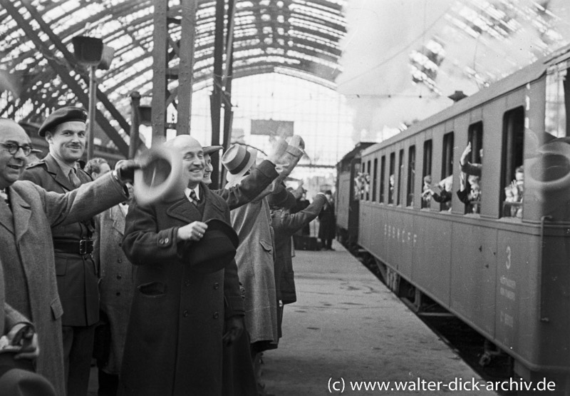 Abreise von Kölner Kindern in die Schweiz 1947