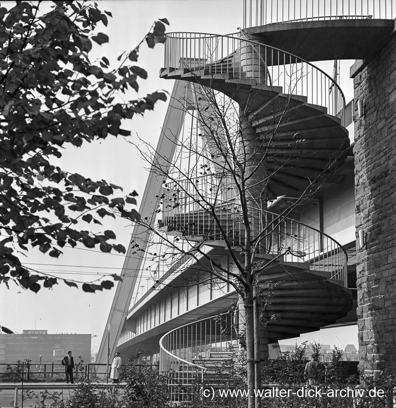 Treppenaufgang zur Severinsbrücke 1960