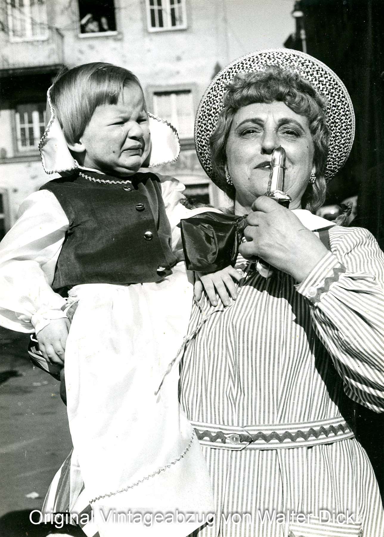 Straßenkarneval 1950er Jahre in Köln Weiberfastnacht