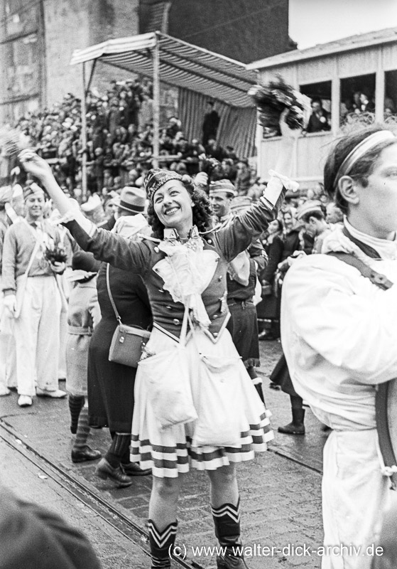 Im Rosenmontagszug 1950