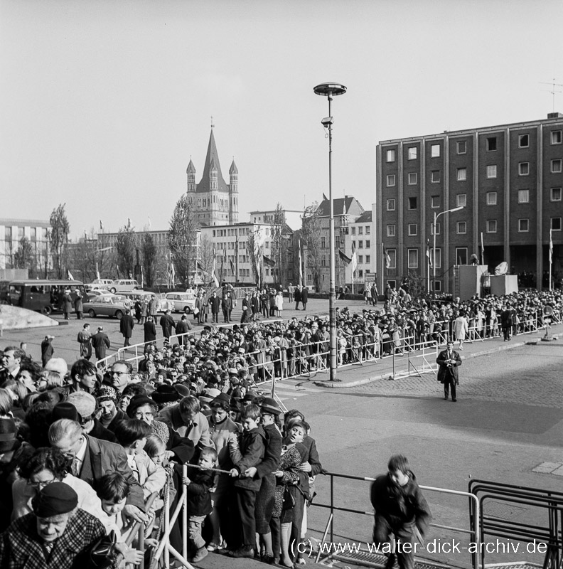 Trauernde Menschen Beerdigung Konrad Adenauer 1967