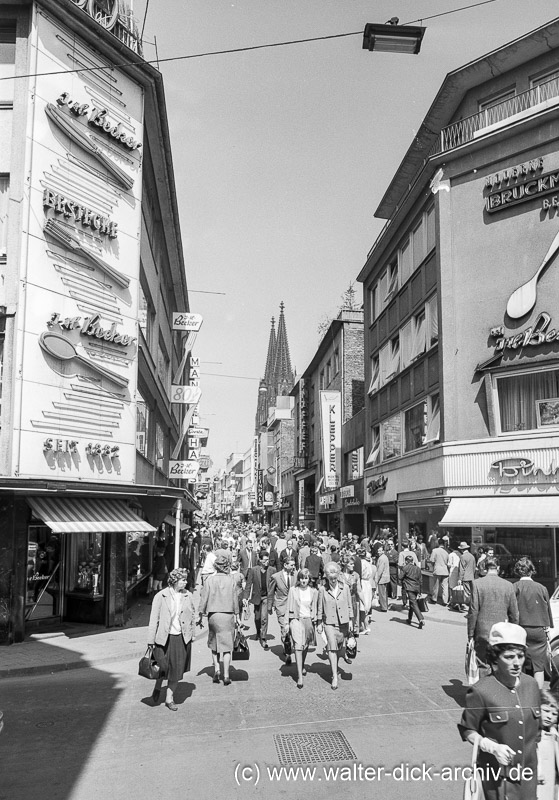 Sommerlicher Einkaufsbummel 1964