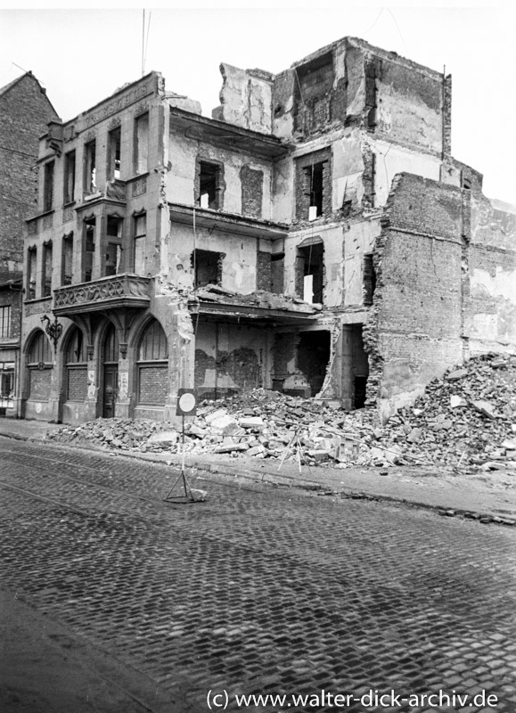 Ruine des Volkshauses 1947