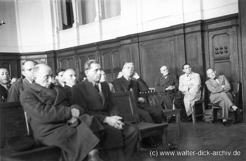 Zuschauer im Hoegen Prozess 1949