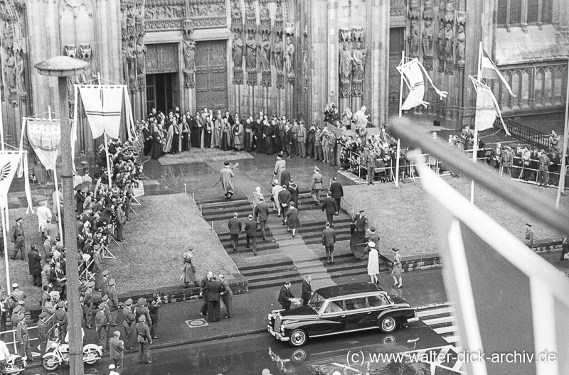 Die Queen betritt den Dom - Königin Elisabeth II. 1965