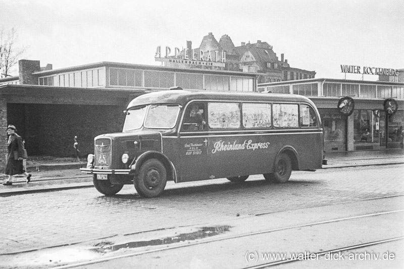 Fahrzeug-Kolonne des Rheinland Express 1950