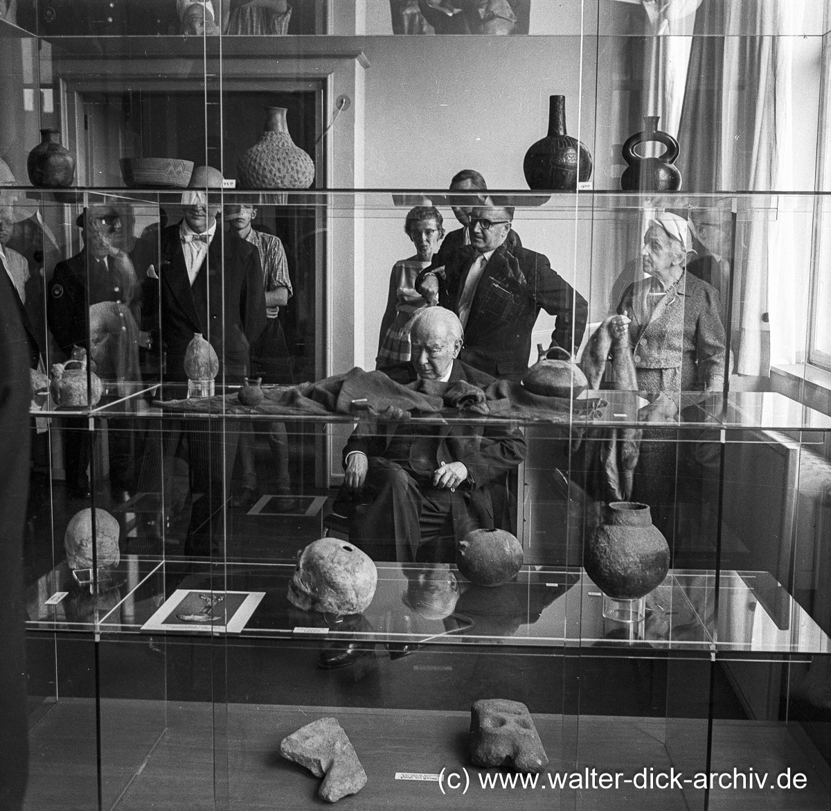 Der Bundespräsident bei einem Museumsbesuch 1959