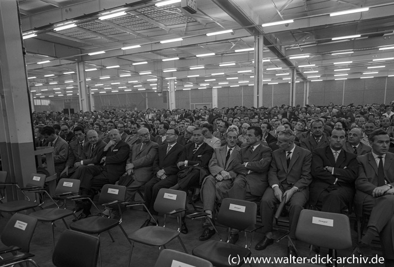 Vor dem Eintreffen der Ehrengäste beim Jubiläum der Kölner Ford Werke